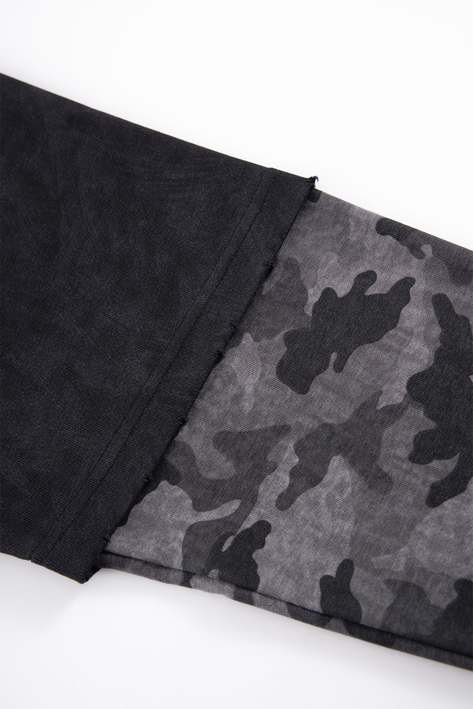 【予約商品】Camouflage Layered Long Sleeve Tee【8月下旬お届け】