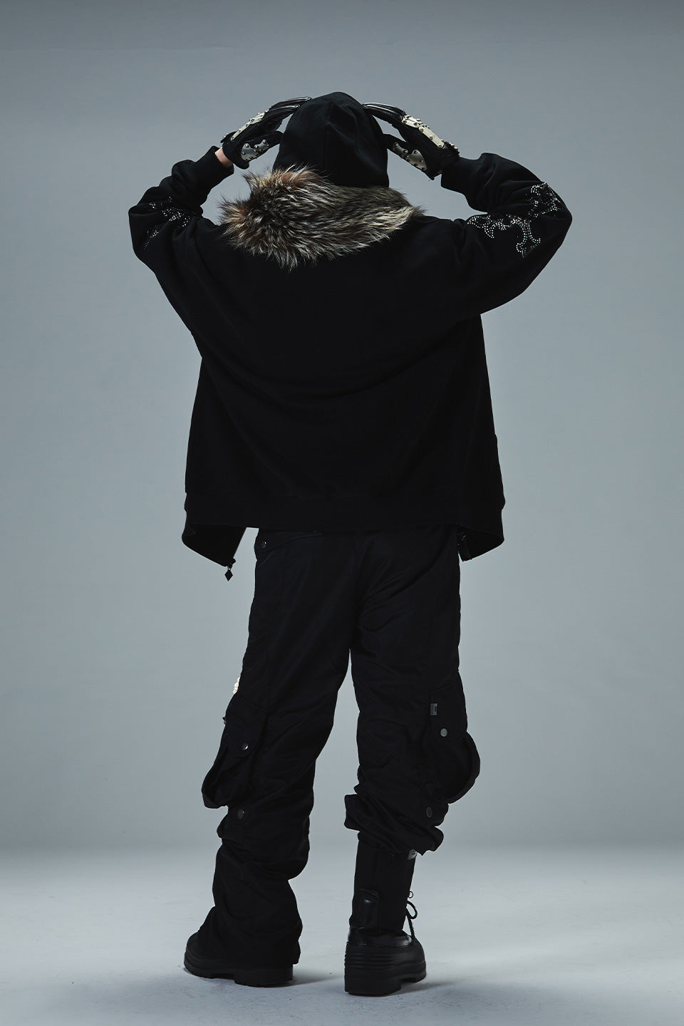 【予約商品】Rhinestone Cross Sleeve Zip Hoodie【11月中旬~下旬お届け】