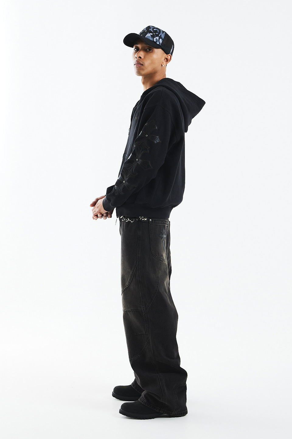 Cross Leather Patch Thermal Zip Hoodie｜SUPPLIER｜フーディー