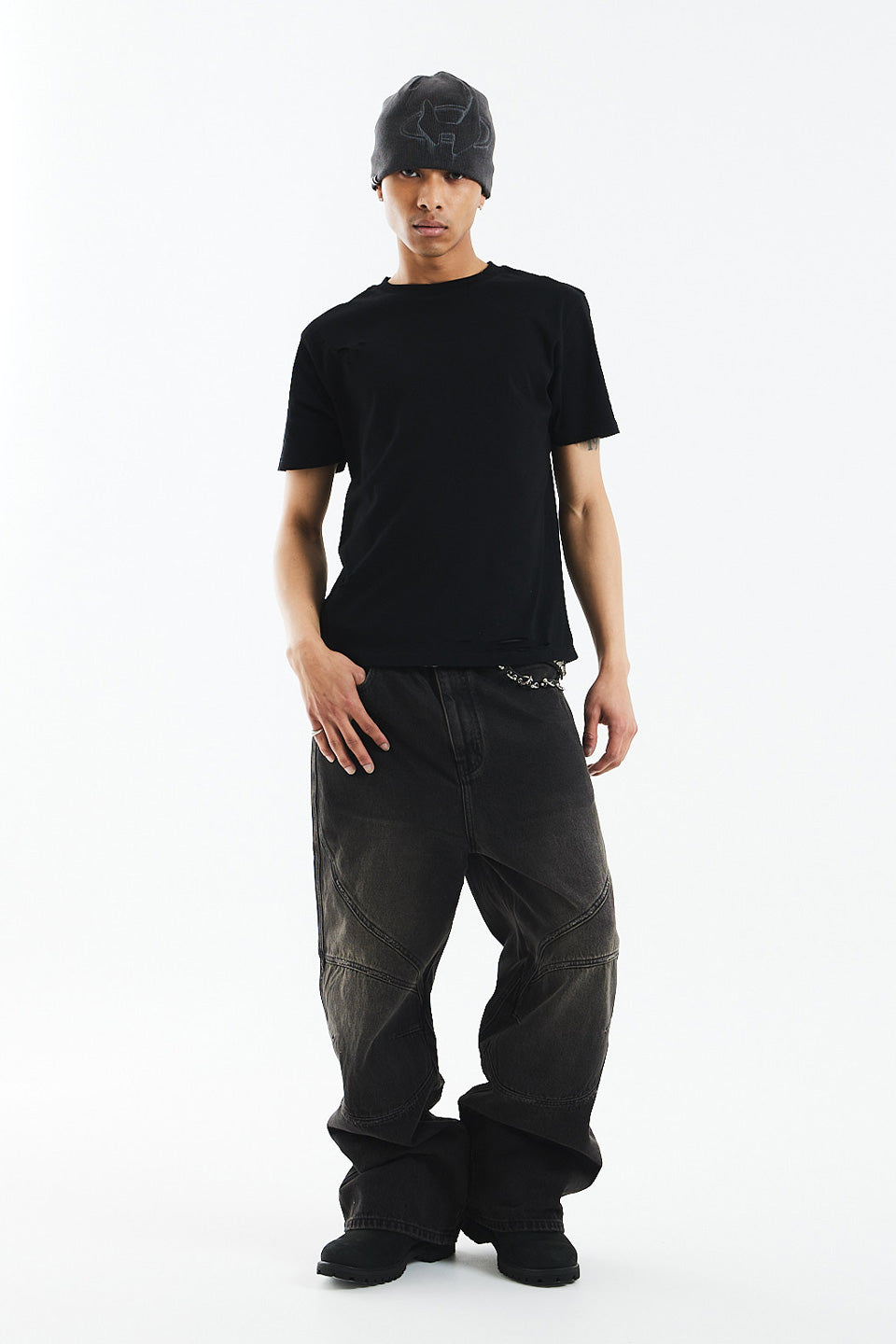 Switching Pierced Baggy Jeans