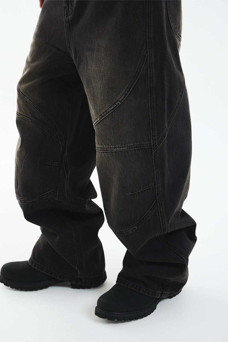 Switching Pierced Baggy Jeans