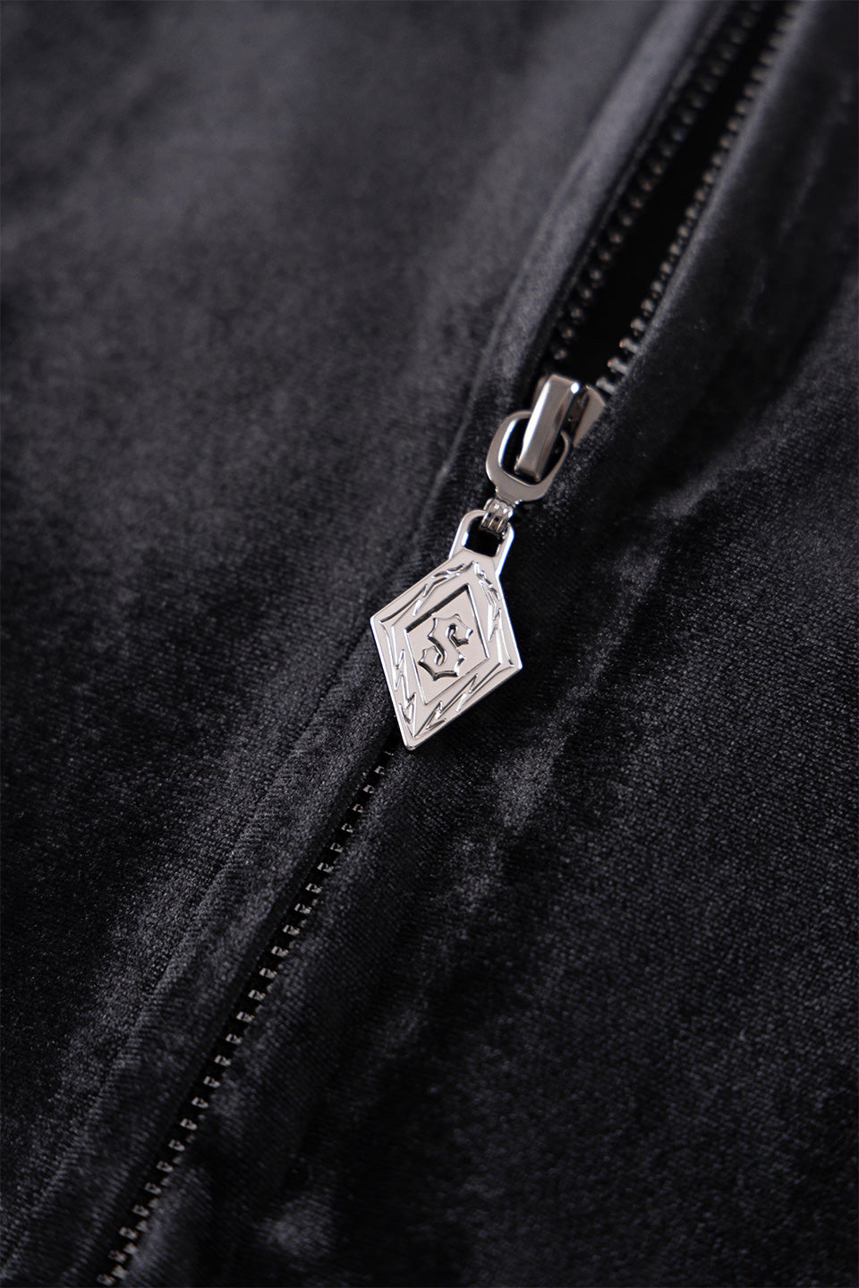 【一部予約商品】Cross Rhinestone Velour Zip Hoodie【10月中旬お届け】