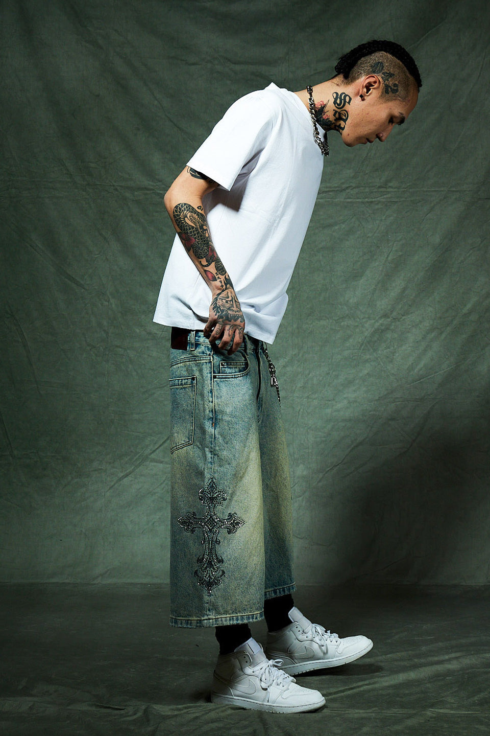 Cross Tee White & Black (Slim Silhouette)