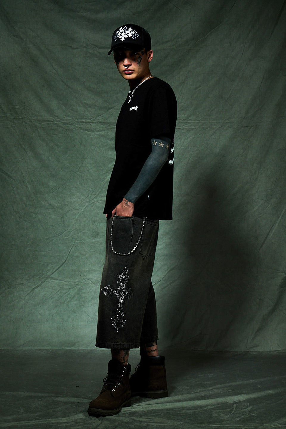 Cross Tee Black & Crystal (Slim Silhouette)