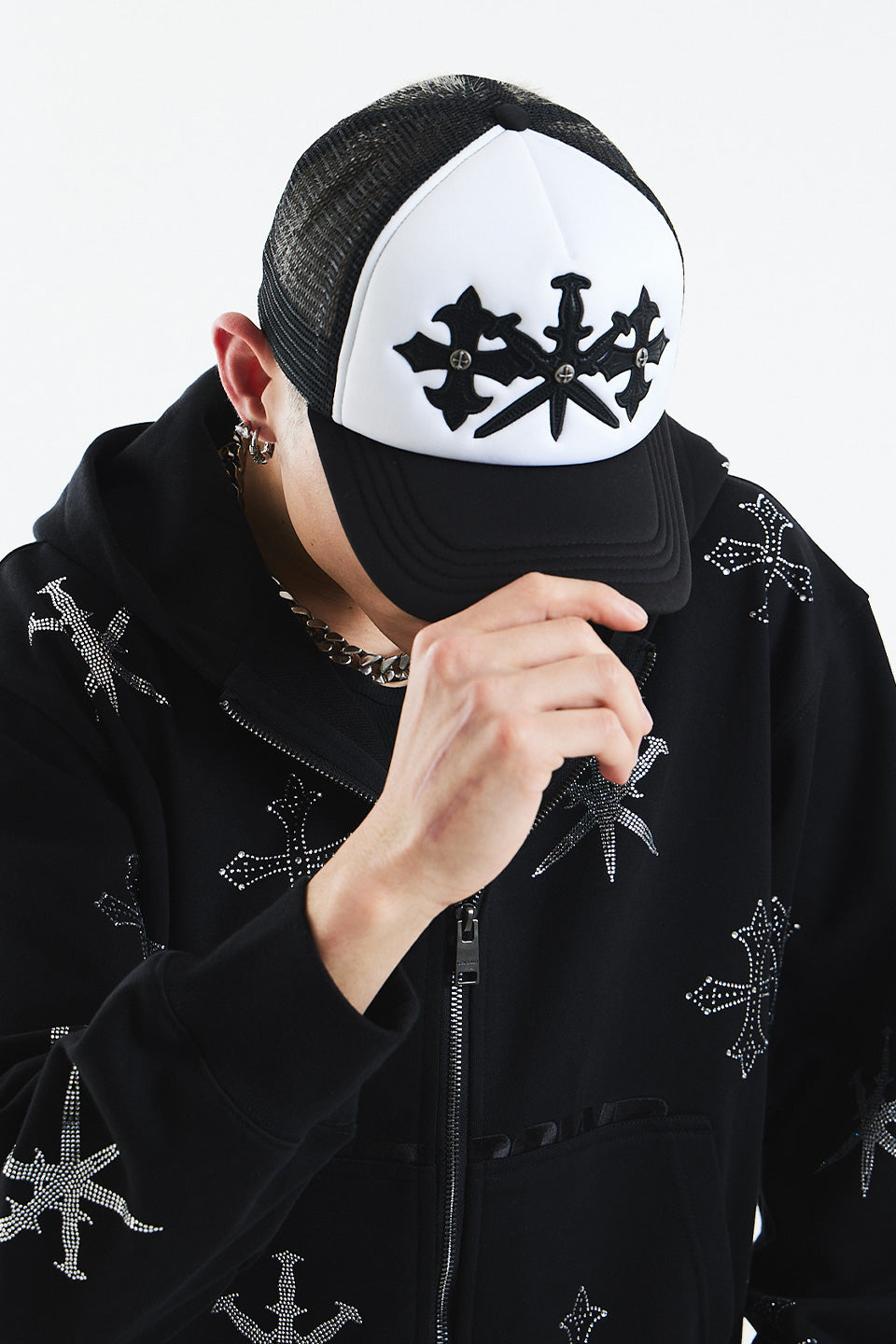 Dagger Cross Leather Patch Mash Cap｜Unknown London｜キャップ