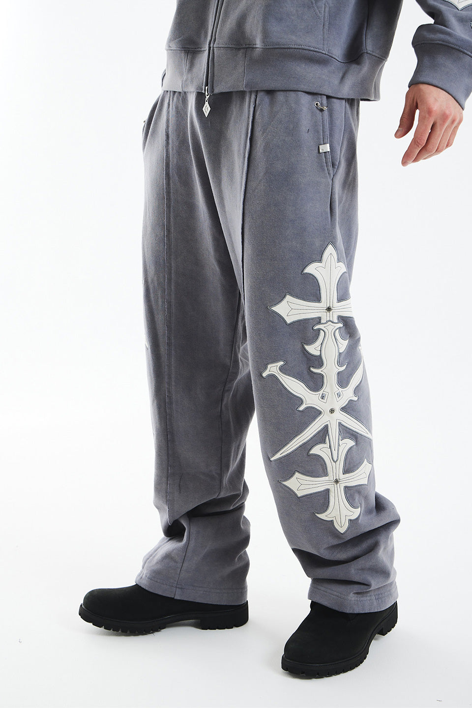 Dagger Cross Leather Patch Baggy Jogger Patns｜Unknown London