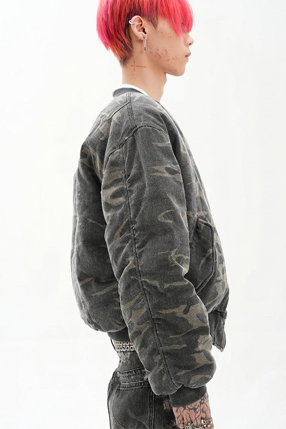 Justin着用RECKLESSSCHOLARS EVERYDAY BOMBER Everyday Bomber｜Reckless Scholars｜ダウンジャケット