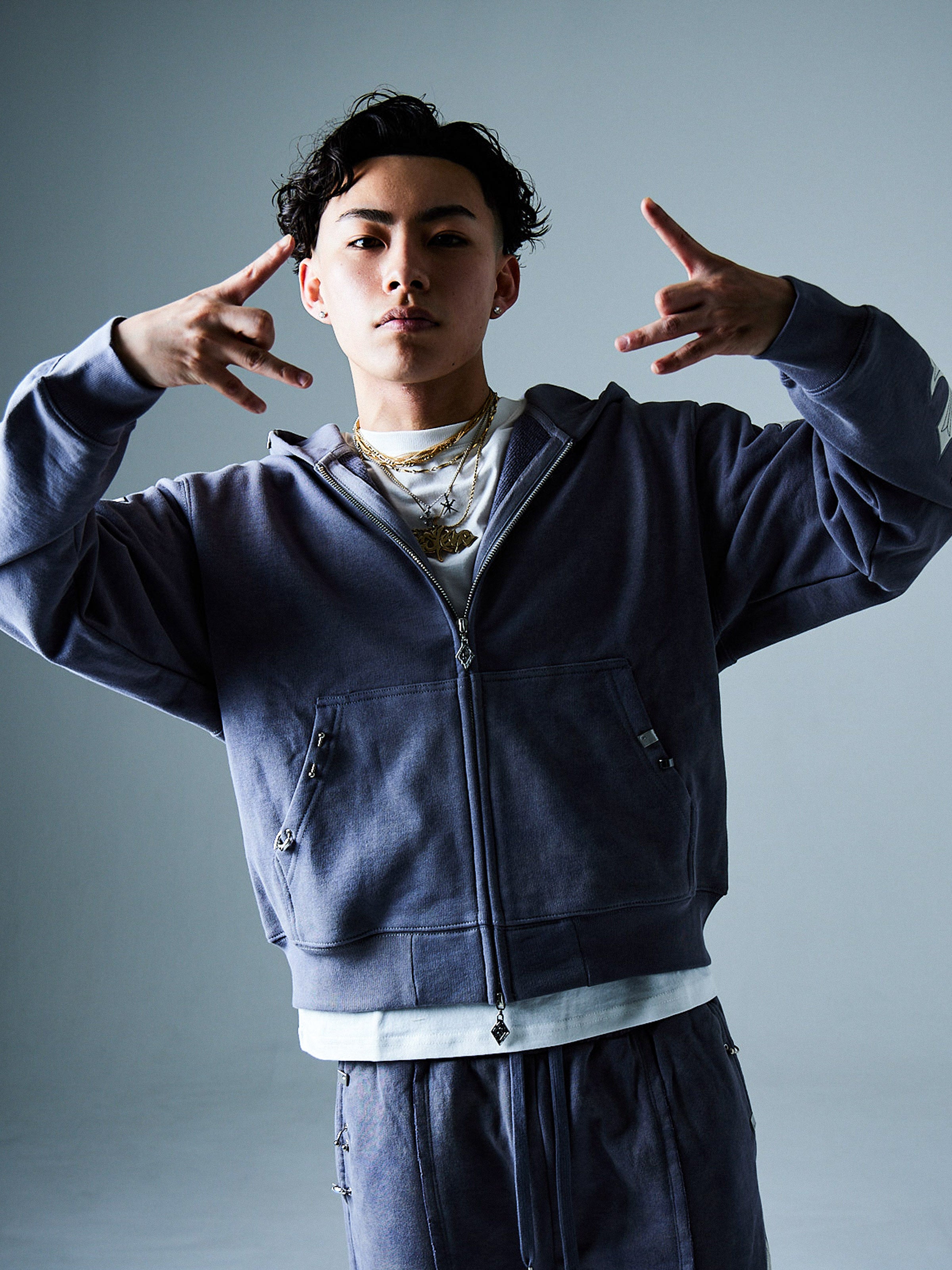 SUPPLIER X UNKNOWN LONDON worn by Tee Shyne