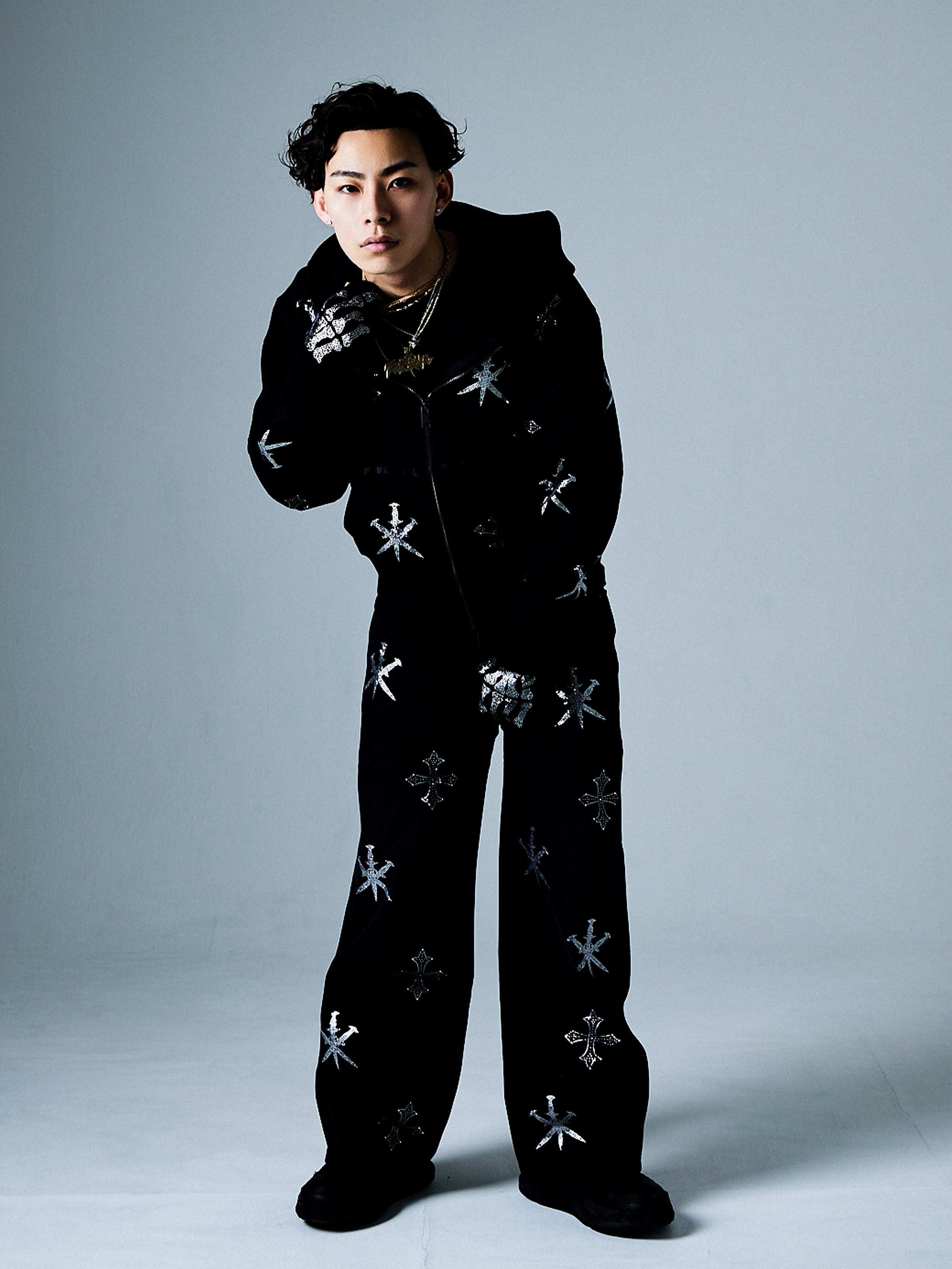 SUPPLIER X UNKNOWN LONDON worn by Tee Shyne