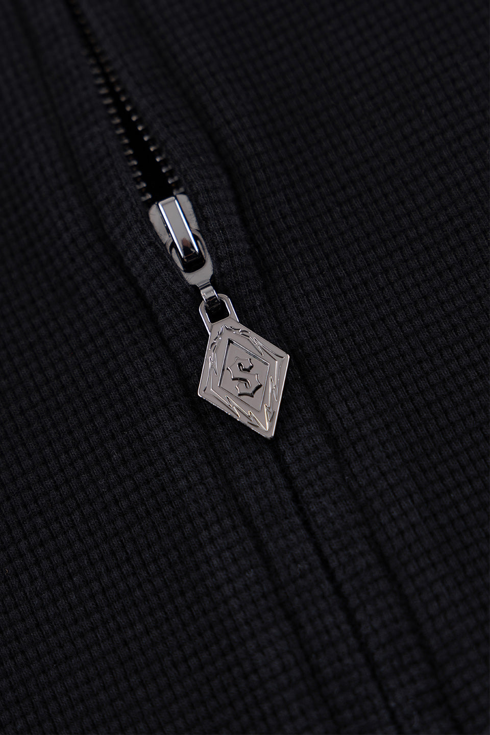 Multiple Cross Leather Patch Thermal Zip Hoodie｜SUPPLIER｜フーディー