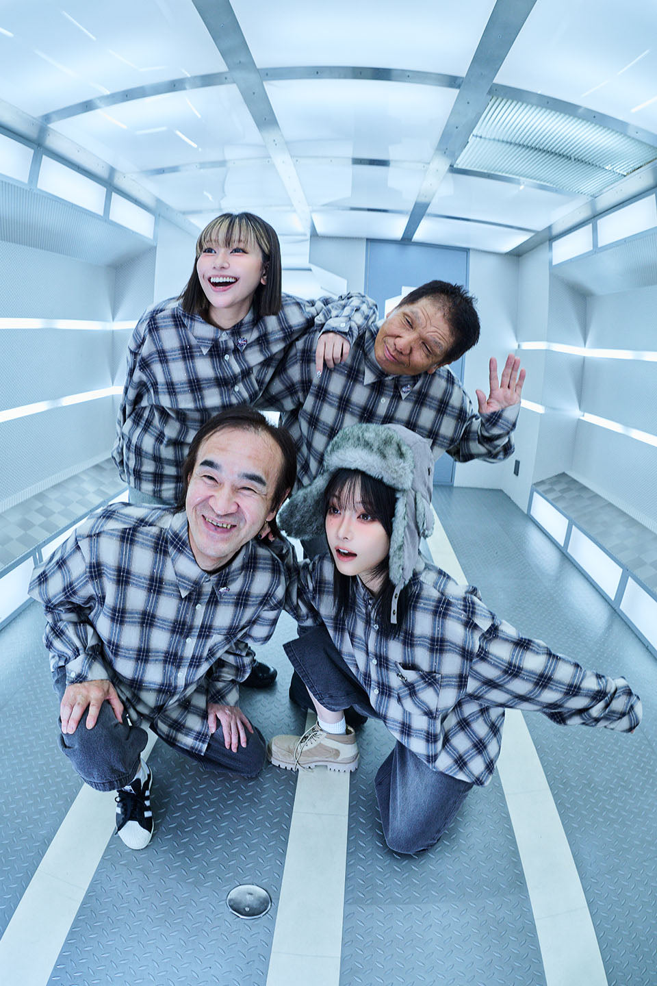 【I don't go to the moon】 Rhinestone Check Shirt