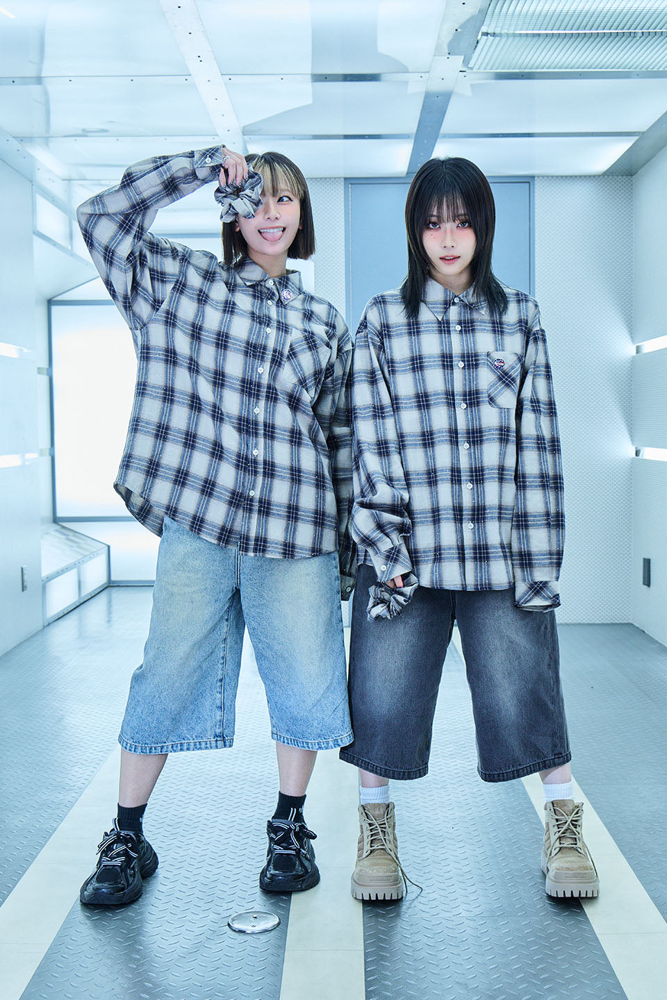 【I don't go to the moon】 Rhinestone Check Shirt