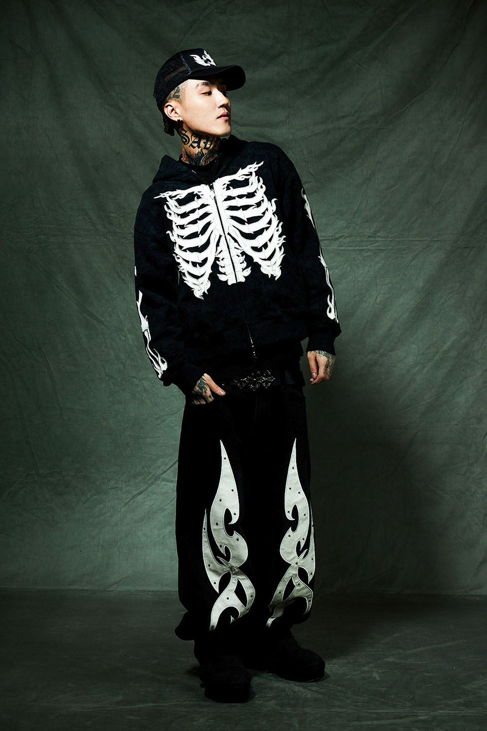 【一部予約販売】Fire Bones Leather Patch Zip Hoodie