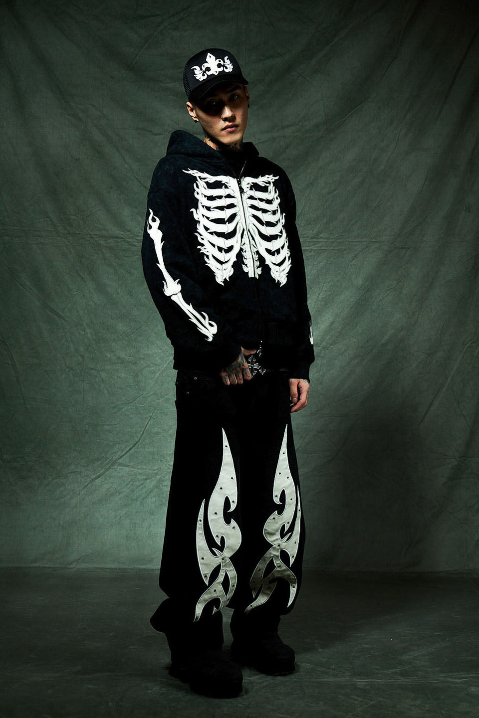 【一部予約販売】Fire Bones Leather Patch Zip Hoodie