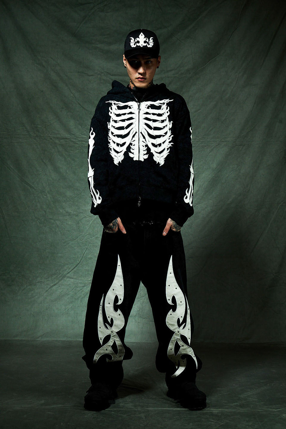 【一部予約販売】Fire Bones Leather Patch Zip Hoodie