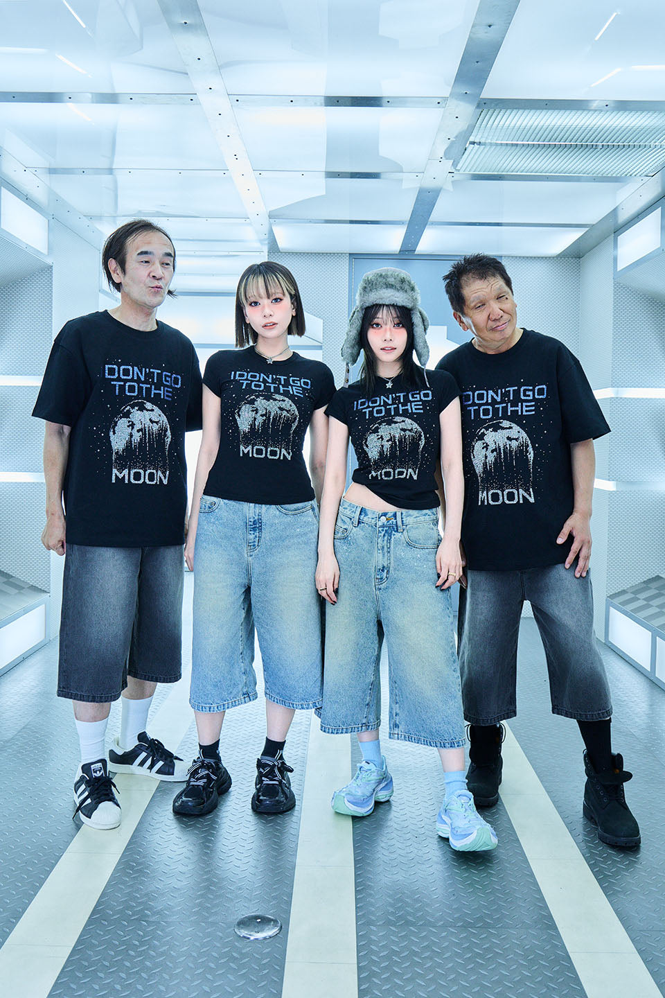 【I don't go to the moon】Moon Rhinestone Tee - Tight Fit - Black&White Set