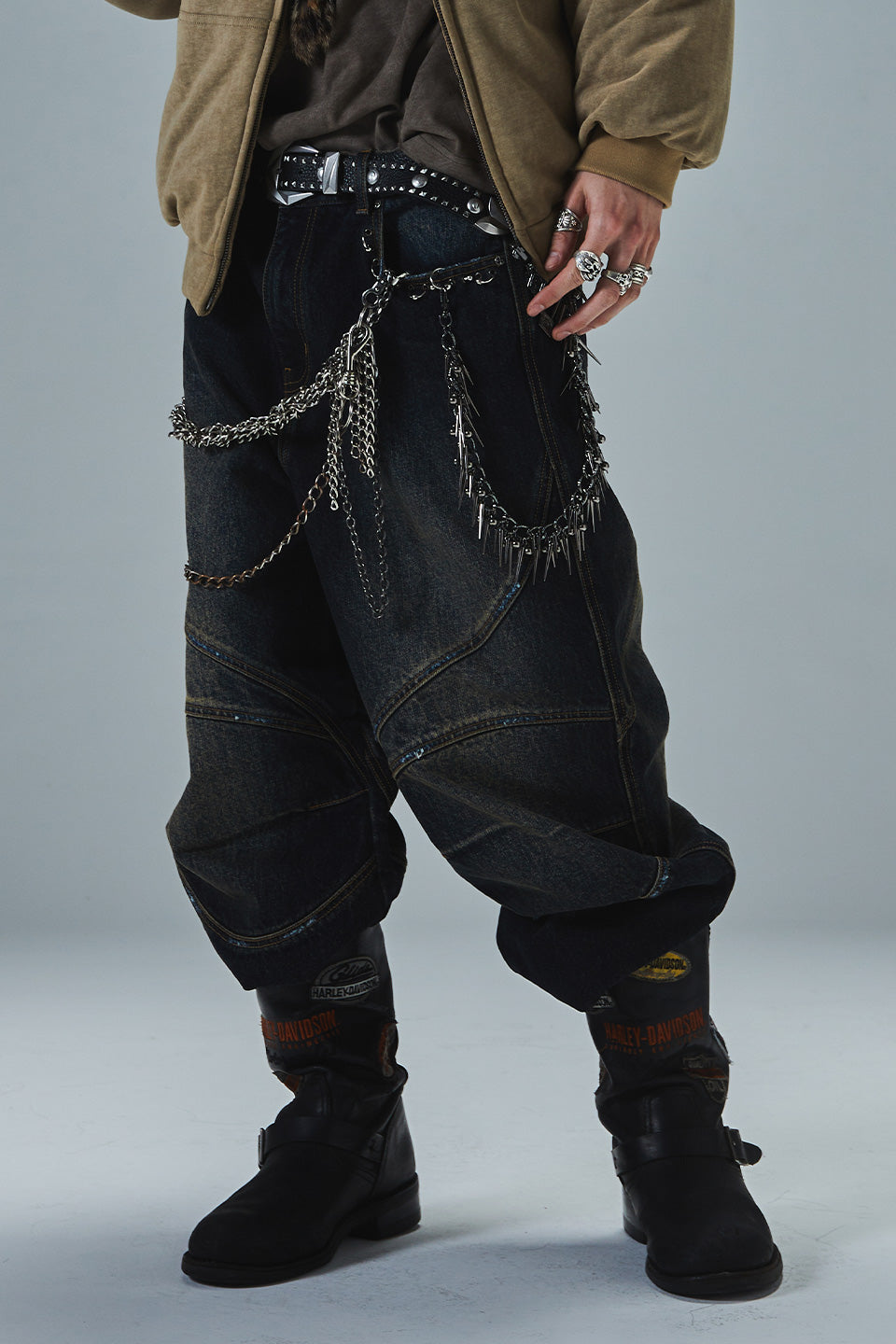 Switching Pierced Baggy Jeans