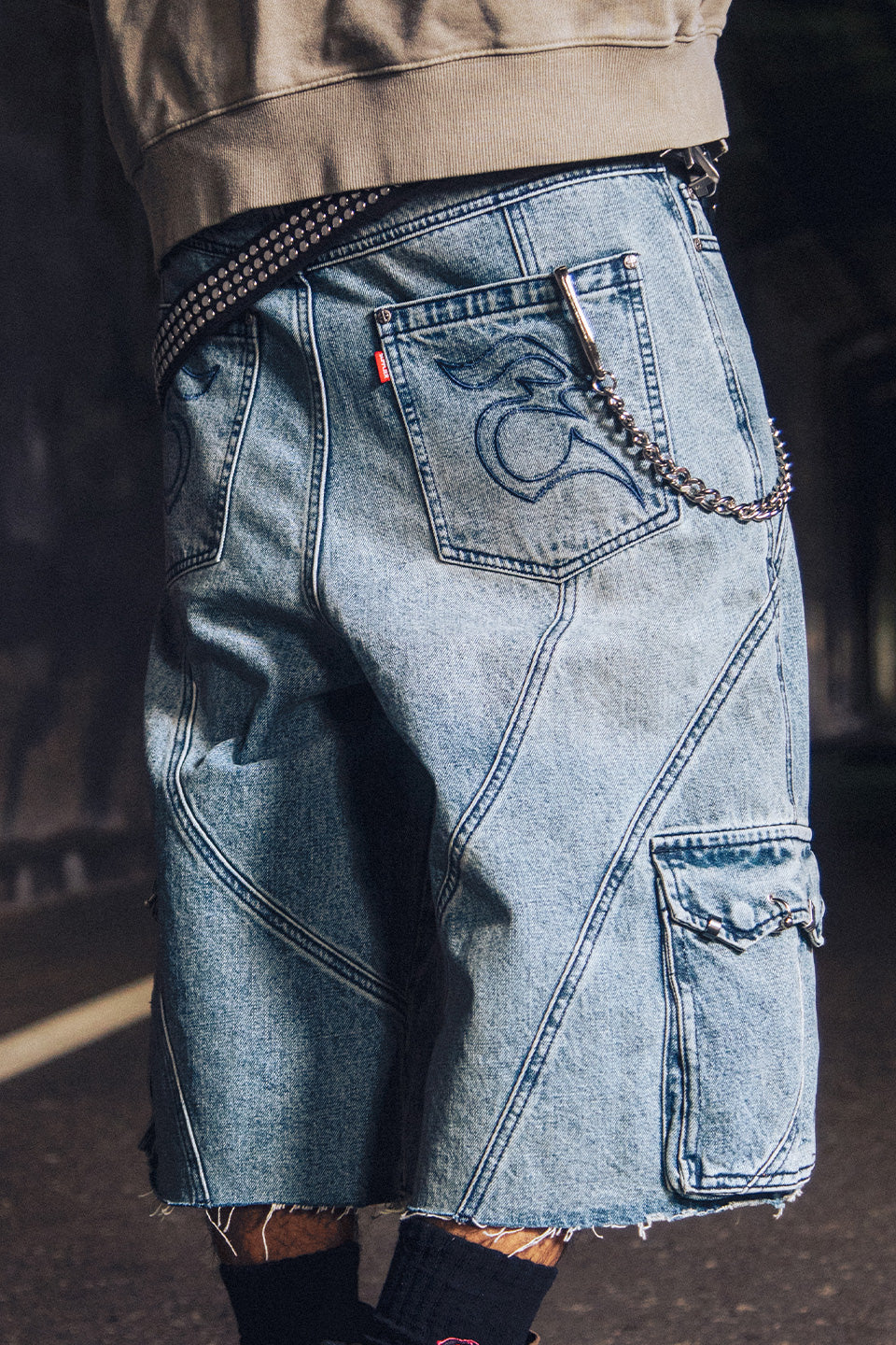 Switching Pierced Baggy Denim Shorts