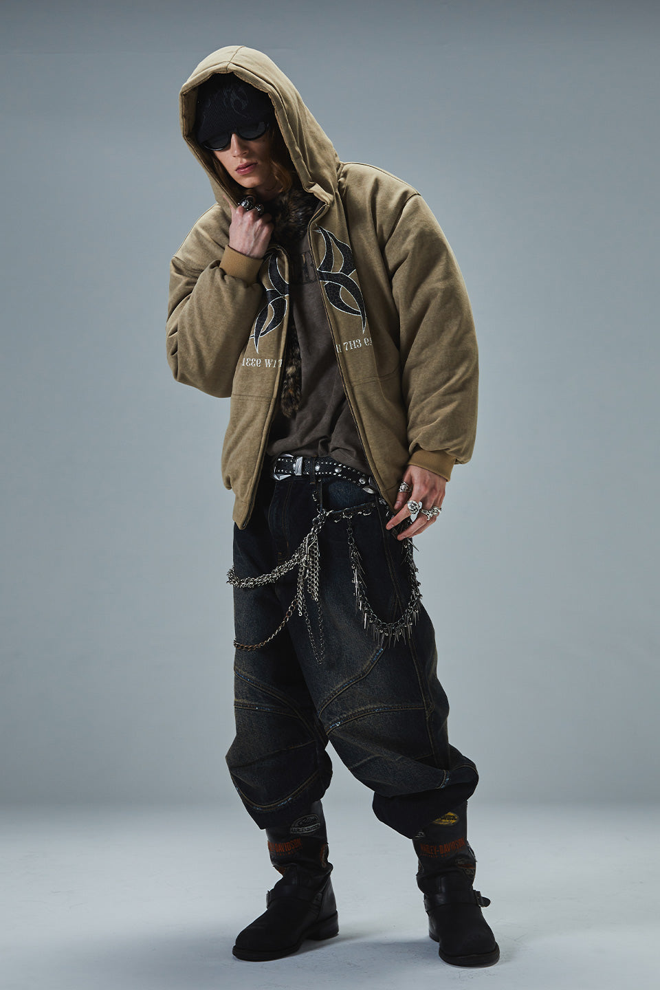 Switching Pierced Baggy Jeans