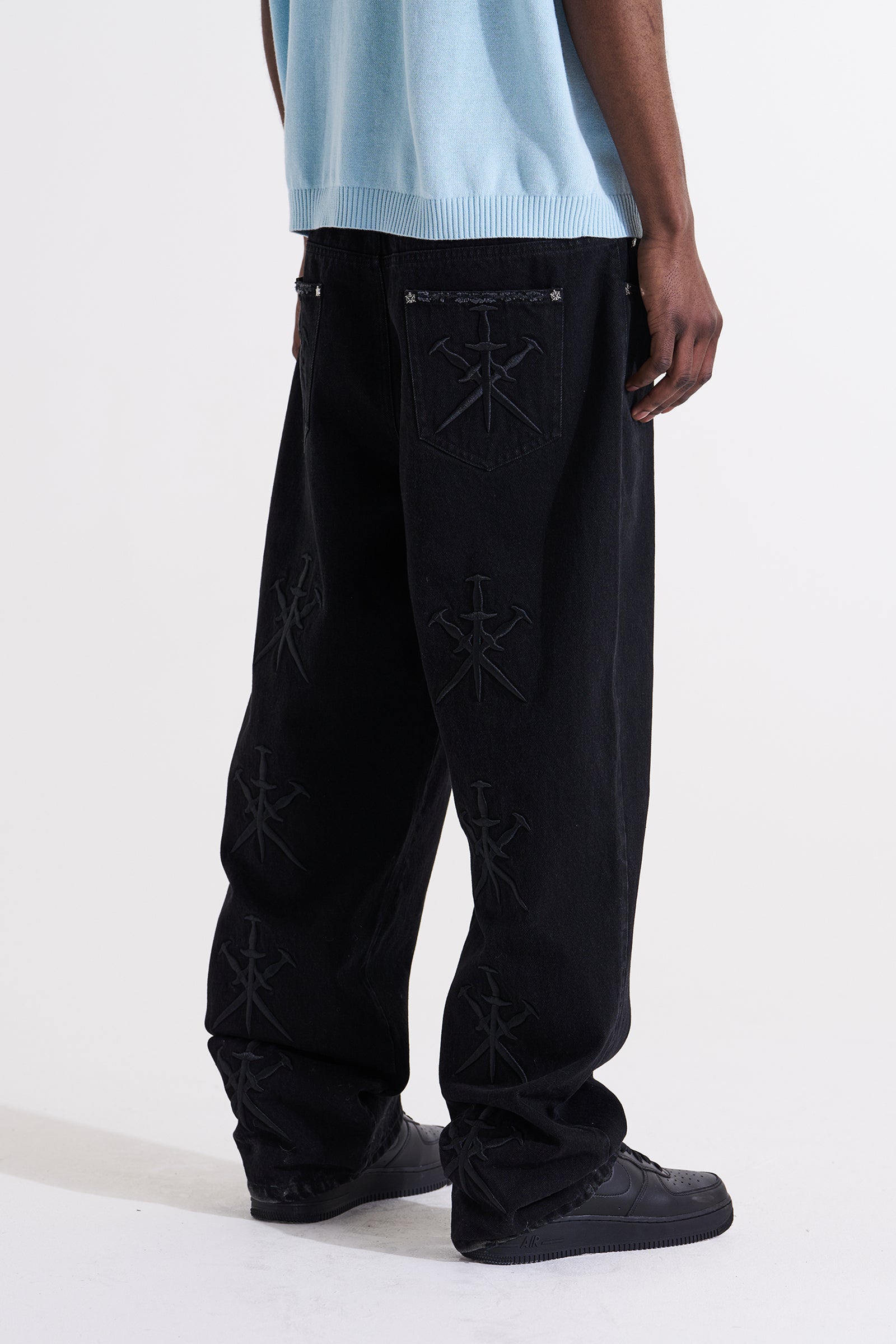 Black Dagger Embroidery baggy Denim