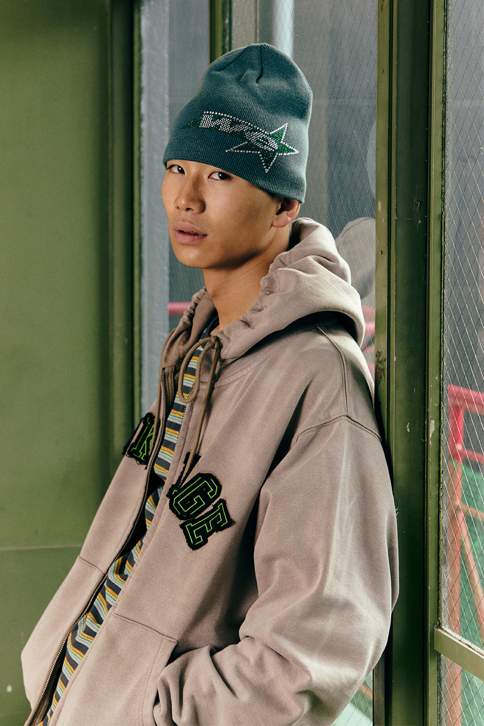 Rhinestone We Star Logo Beanie｜WOKE EDGE｜ビーニー